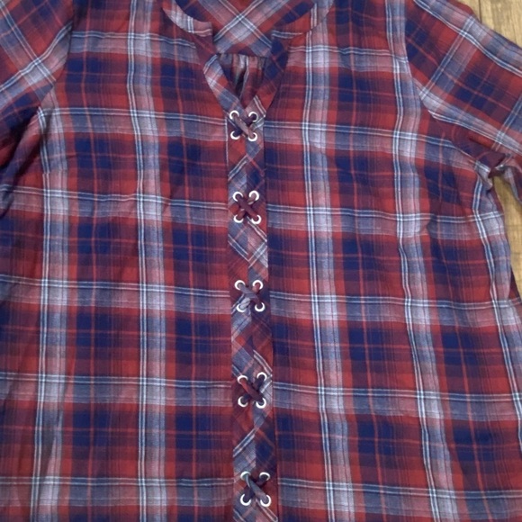 B Skies Are Blue Red and Blue Plaid 3/4 Sleeve Tie Front V Neck Shirt Size 2X - Picture 3 of 15